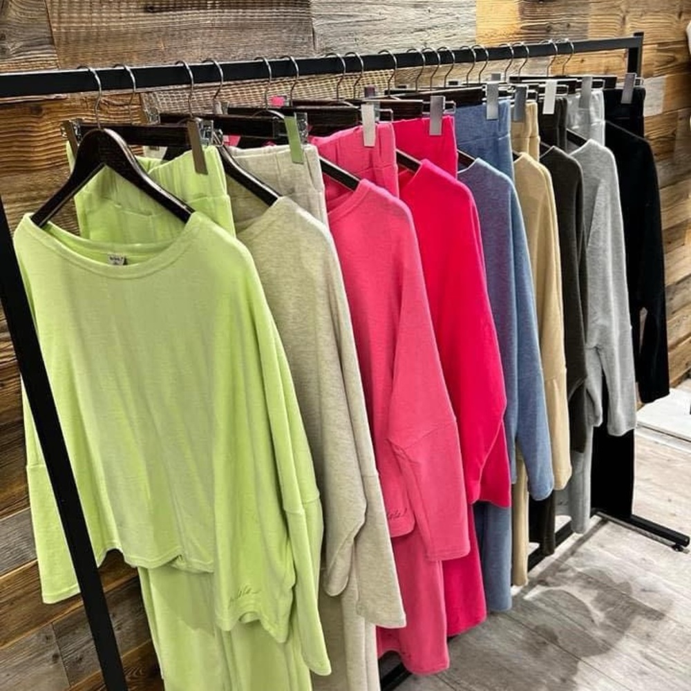 Only black set available size L very comfortable light sweater fabric